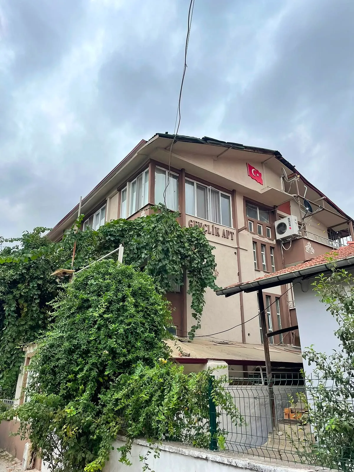 Erbaa Gençlik Pansiyonu — Erbaa, Tokat'taki binamızın dış cephesi